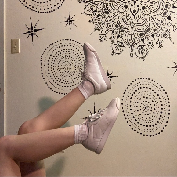 Reebok Classic - Picture 1 of 4